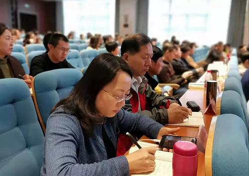 家庭教育咨询师 从“教育指导者”到“家庭赋能者”的定位转型